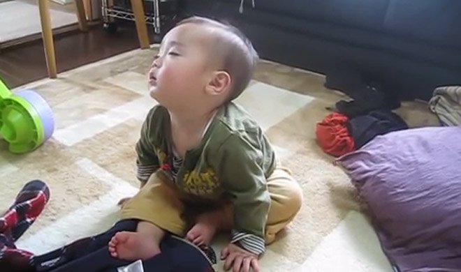 Video: बच्चा सो रहा है.....- India TV Hindi