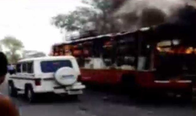 अमेठी: बस में आग लगने...- India TV Hindi