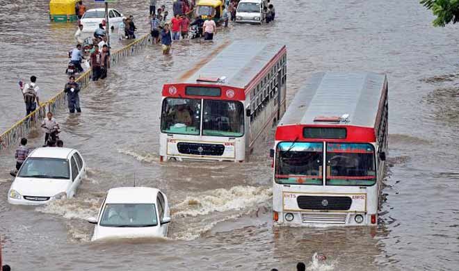 गुजरात में भारी बारिश...- India TV Hindi