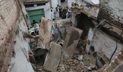 PHOTOS: देखें पाकिस्तान में आए भूंकप की कुछ तस्वीरें