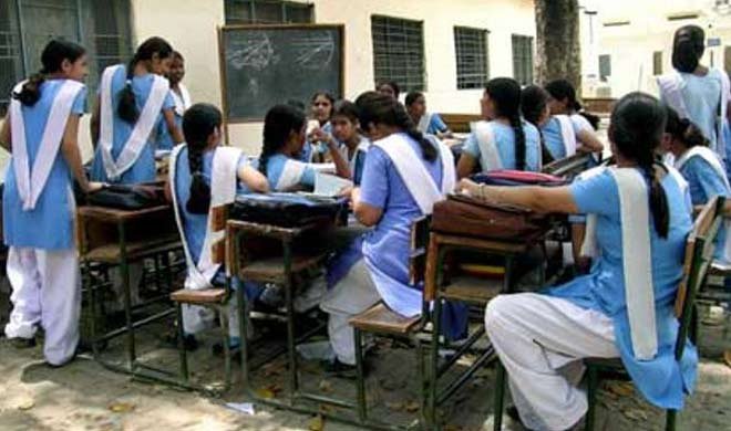 शौचालय की कमी की वजह से... शौचालय की कमी की वजह से...- India TV