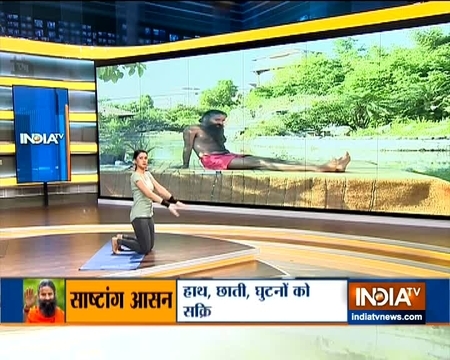 वक्रासन करने के है बेहतरीन लाभ, जानें स्वामी रामदेव से तरीका