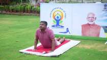 केंद्रीय मंत्री रविशंकर प्रसाद ने अंतर्राष्ट्रीय योग दिवस पर योगाभ्यास किया